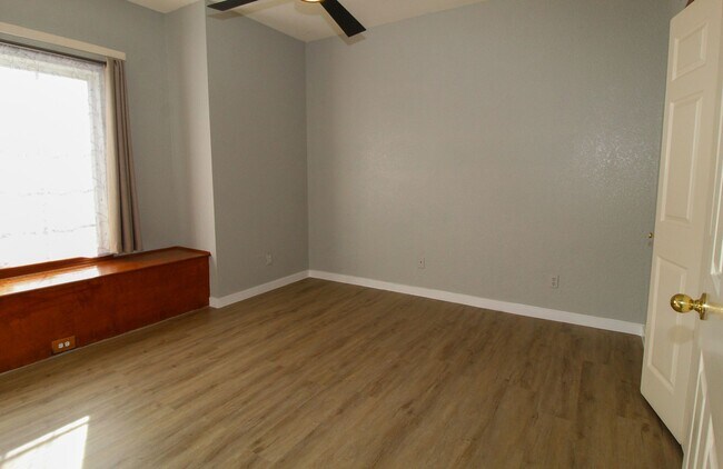 Building Photo - 2081 Paseo Del Prado Dr