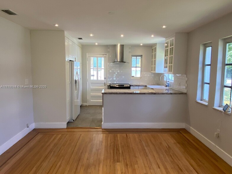 Building Photo - 668 NE 72nd Ter