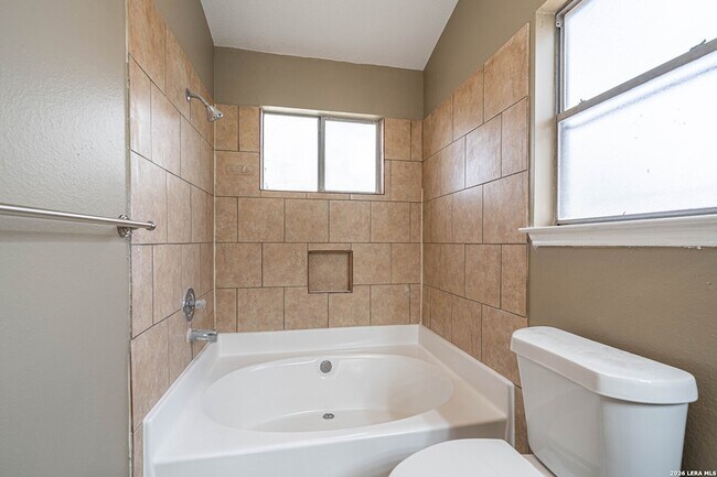 Building Photo - 821 Meadow Stone