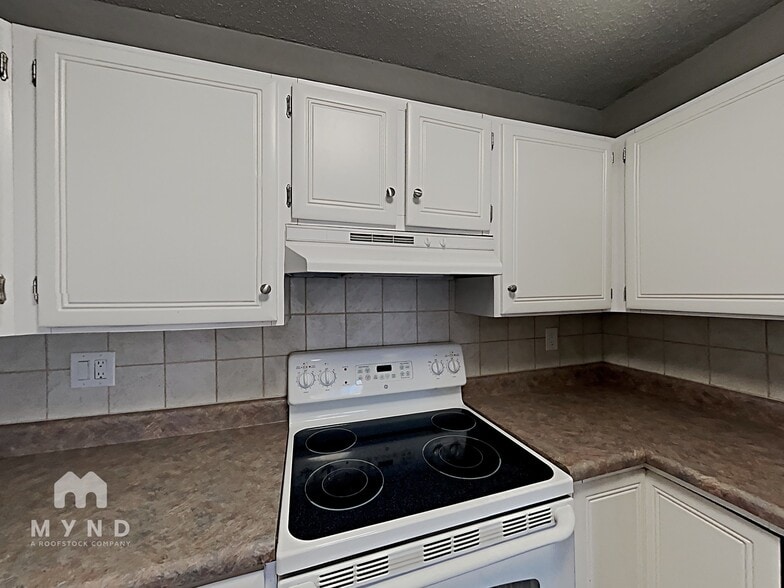 Building Photo - 7020 E Girard Ave