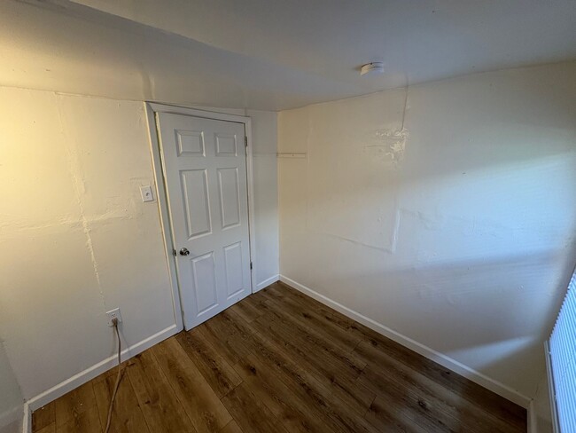 Building Photo - Spacious Dinuba Home Rent Ready!