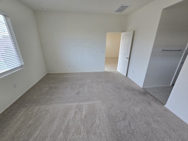 Building Photo - Freshly updated 3 bedroom/ 2 bath Home