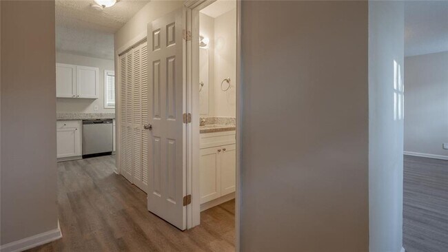 Building Photo - 6218 Creekford Ln