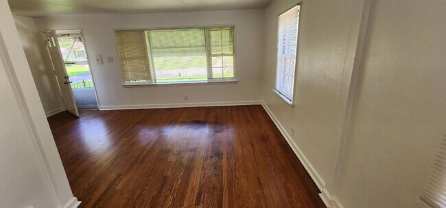 Building Photo - Updated Hanley Hills Home with Large Fenced Yard & Full Basement