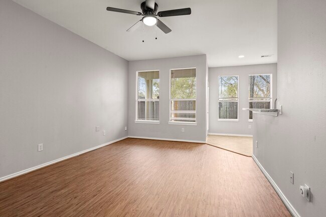 Building Photo - 16546 Pentonshire Ln