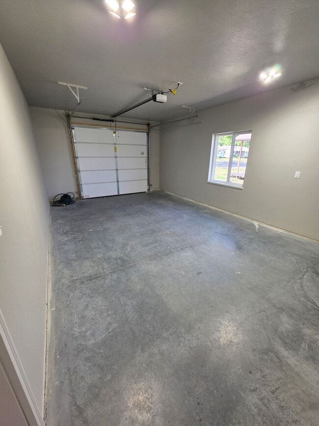 Building Photo - 1004 N 7th St