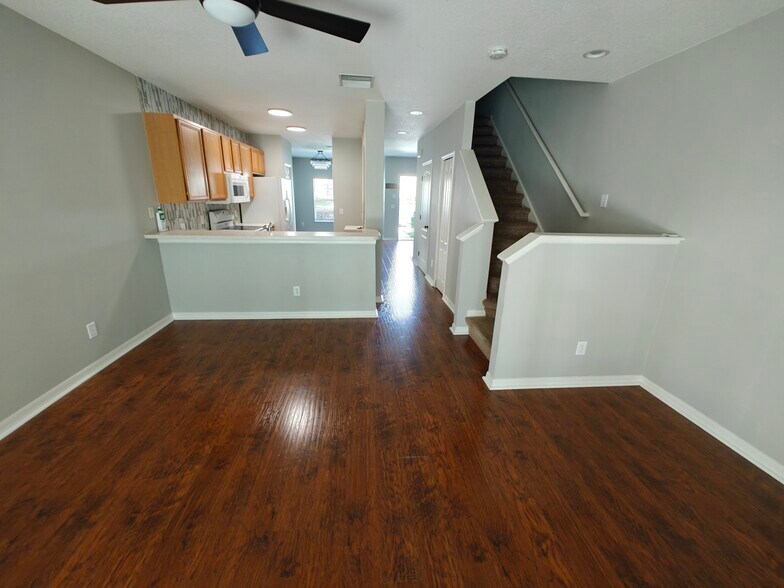 Building Photo - 5864 Fishhawk Ridge Dr