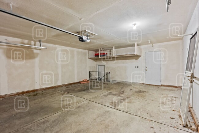 Building Photo - 23713 E Maxwell Ave