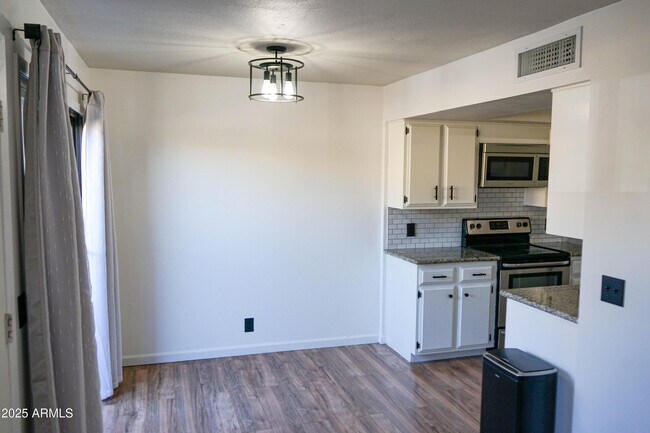 Building Photo - 1261 N 84th Pl