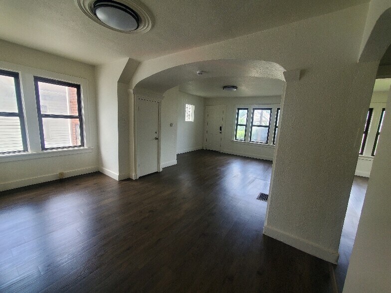Building Photo - 2416 Madison Ave