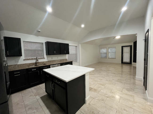 Building Photo - 6304 Spring Ranch Dr