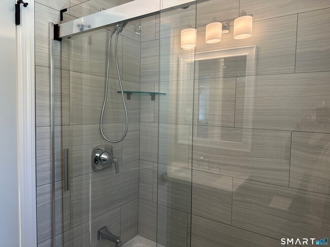 Building Photo - 44 Hillside Ave