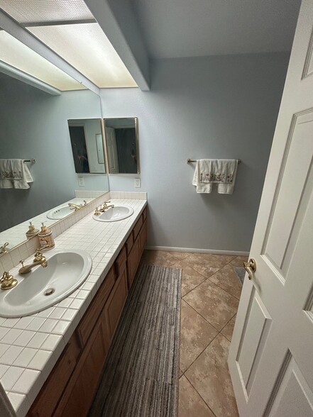 Building Photo - 3685 Canyon Terrace Dr