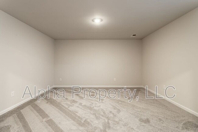 Building Photo - 211 Wintersweet Wy