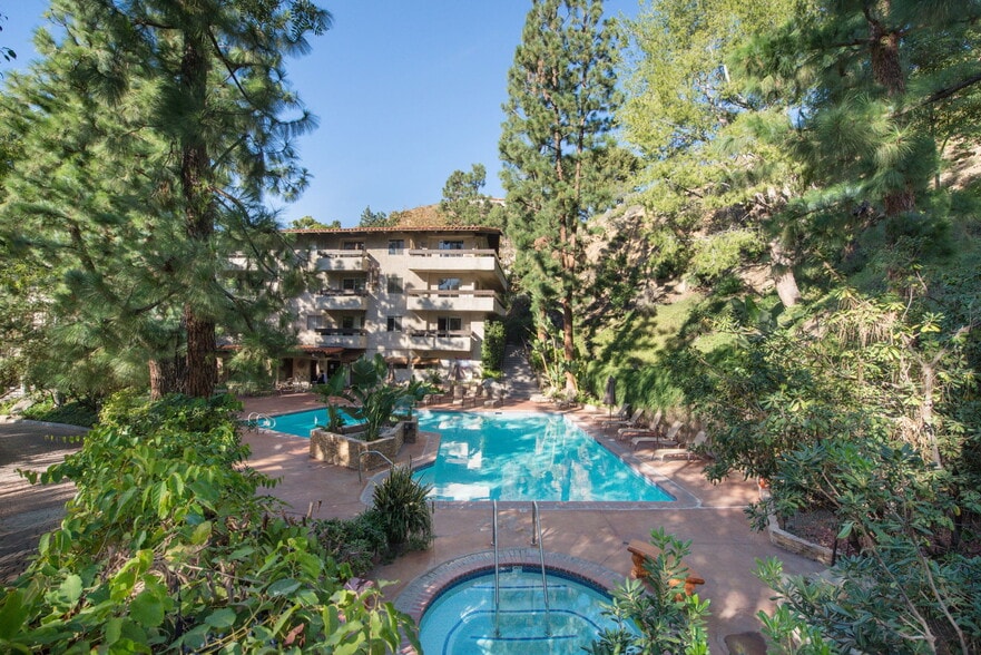 Building Photo - 2700 Cahuenga Blvd E