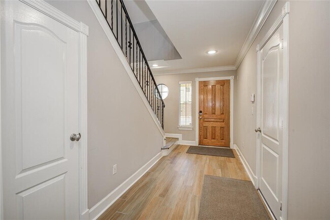 Building Photo - 5510 Blossom St