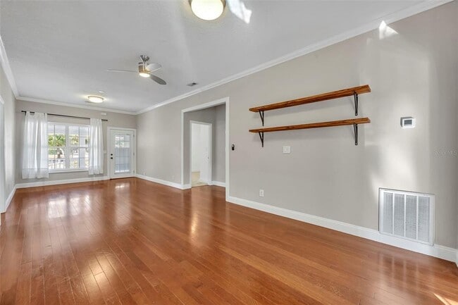 Building Photo - 1027 N Hampton Ave