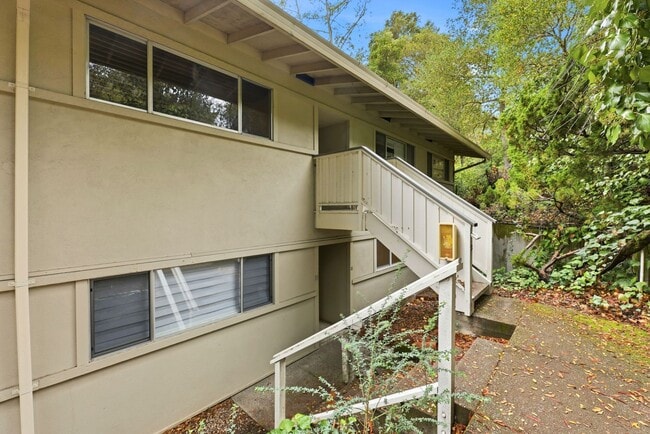 Building Photo - Elegantly Updated Apartment for Rent in Orinda