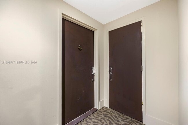 Building Photo - 1420 Brickell Bay Dr