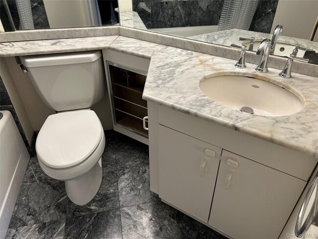 Building Photo - 4 Martine Ave