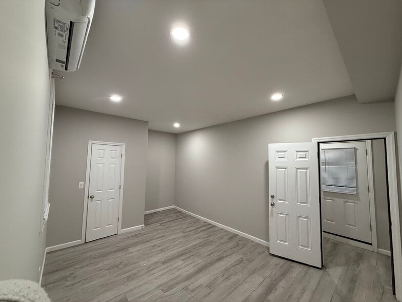 Building Photo - 109 Rhoda Ave