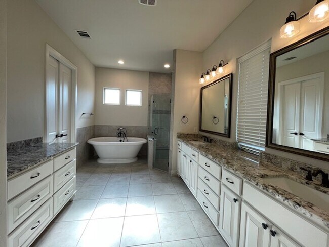 Building Photo - 1605 Le Mans Ln