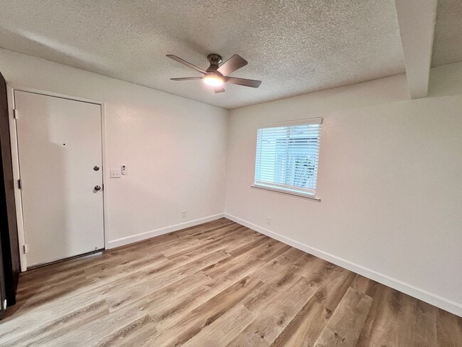 Building Photo - $2,595 Fresno St. & Bullard, 4 Bedroom House - E. Escalon Ave, Fresno