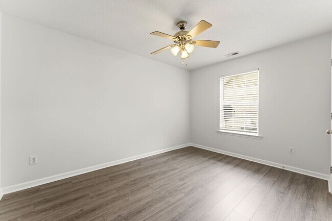 Building Photo - Charming 3-Bedroom Retreat with Cozy Fireplace in Simpsonville