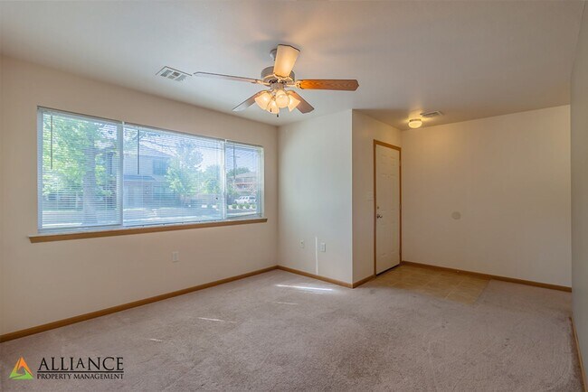 Building Photo - Vattier St. 928-30