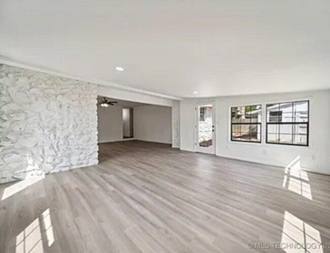 Building Photo - Charming 3-Bedroom Home with Spacious Yard in Prime Tulsa Location