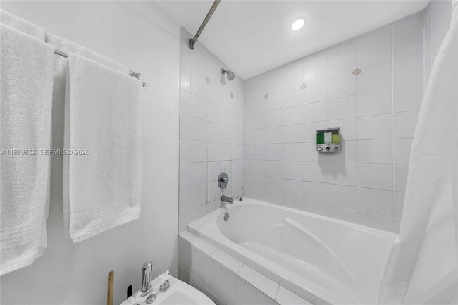 Building Photo - 2951 S Bayshore Dr