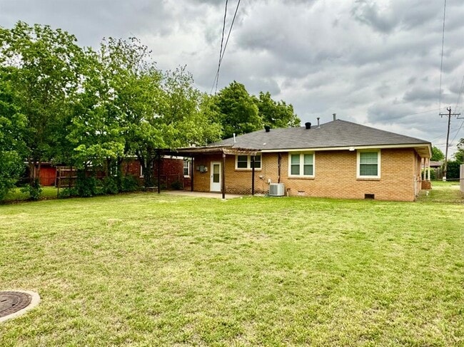 Building Photo - 9519 Stratford Dr