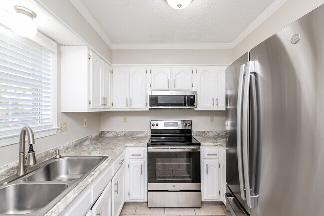 Building Photo - 10156 Phillips Dr