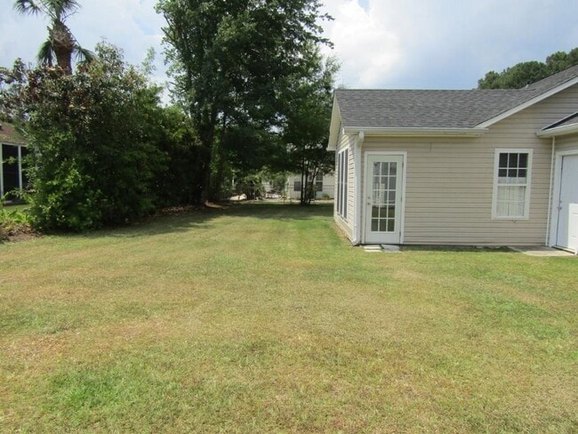 Building Photo - 2208 Seaford Dr