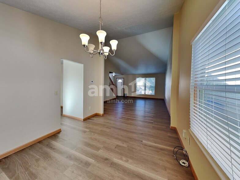 Building Photo - 1162 McNeil Dr