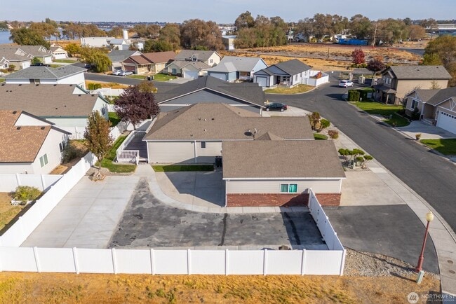 Building Photo - Beautiful 2 Bedroom home with detached shop!