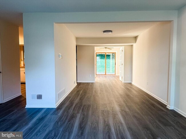 Building Photo - 112 Llandovery Dr