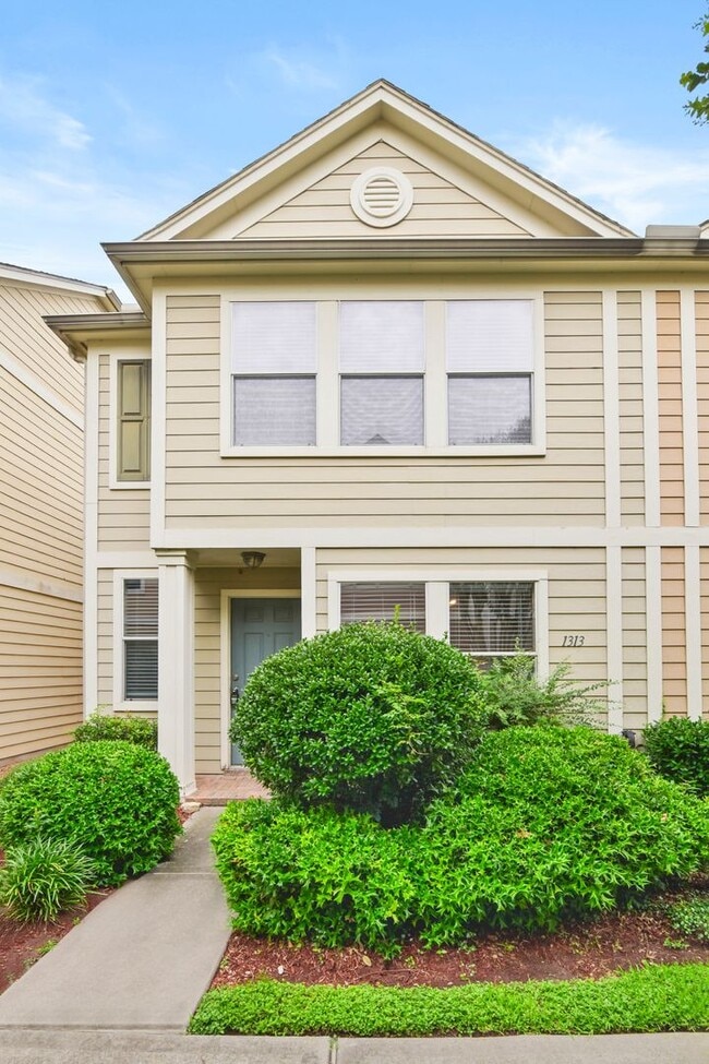 Building Photo - Stylish 2-Bed, 2-Bath Home with Unique Ups...