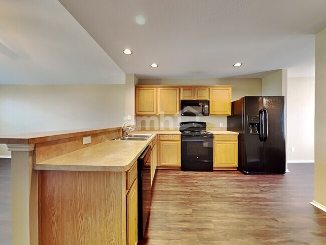 Building Photo - 925 Hawthorne Rd