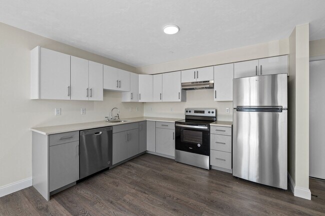 Primary Photo - 472 Essex St