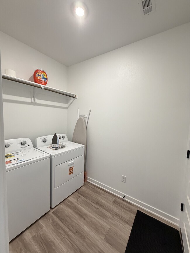 Building Photo - 452 W Gosling Isle