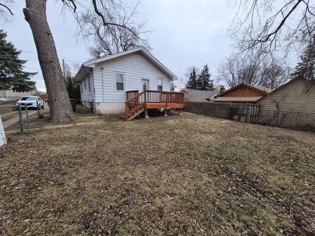Building Photo - 2 Bedroom, 1 Bathroom Home with Deck
