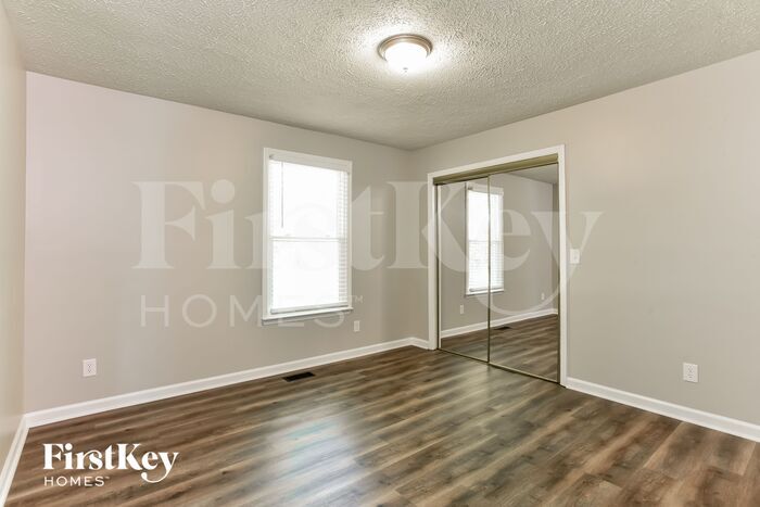 Building Photo - 1026 Grove Cir