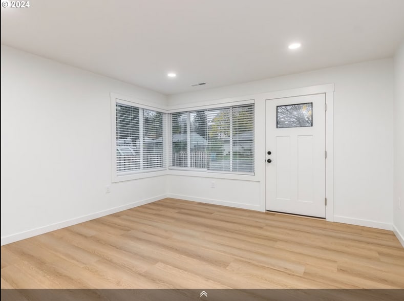 Building Photo - 3805 E 11th St