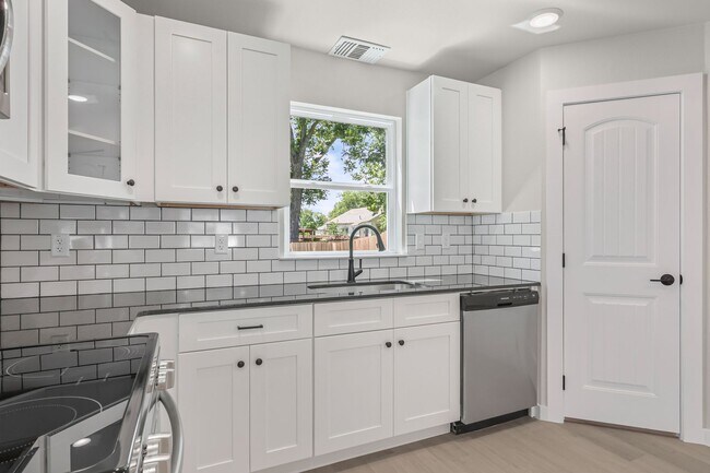 Building Photo - Brand New, Modern, and Ready for You in Temple, TX!