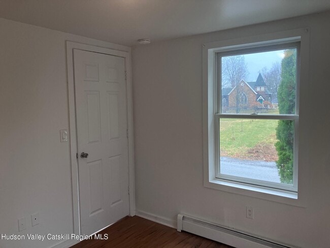 Building Photo - 133 N Rd