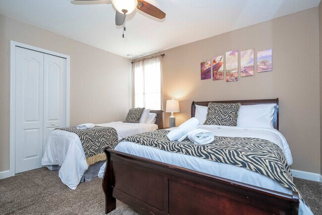 Building Photo - 1400 Moon Valley Dr