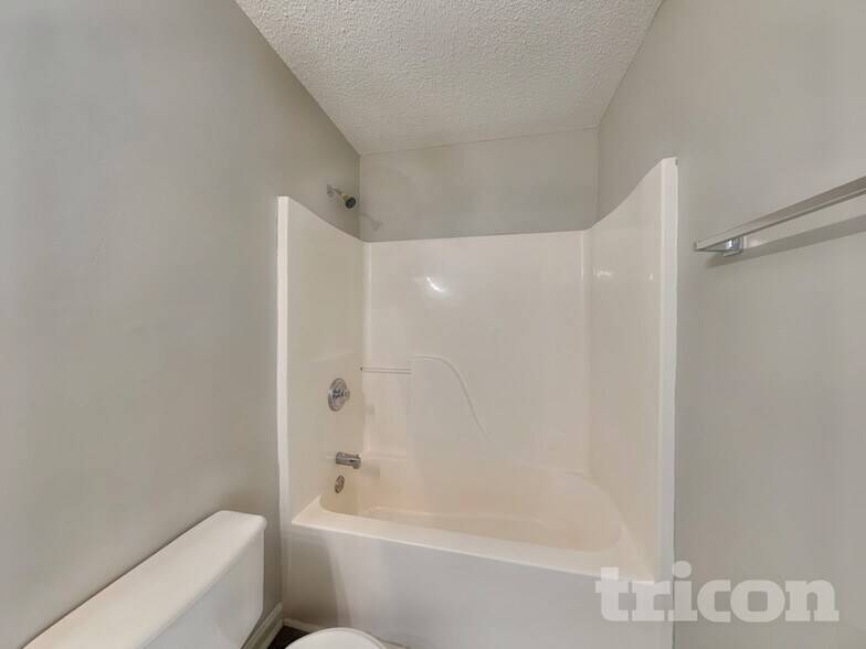 Building Photo - 504 Anthony Pl