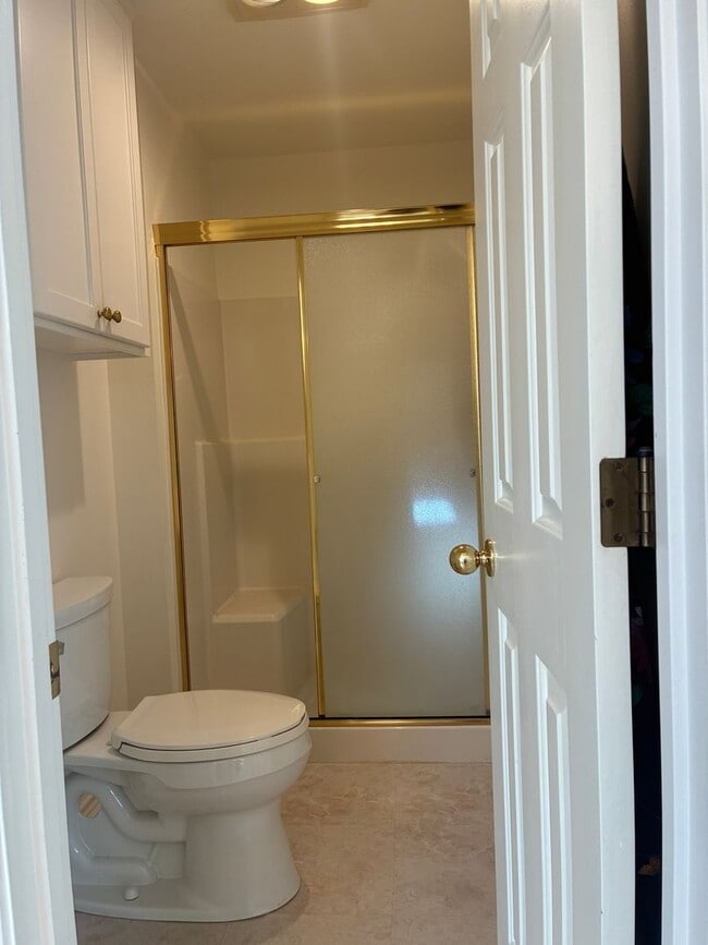 Building Photo - Arranmore 2 Bedroom with Den Available Now !