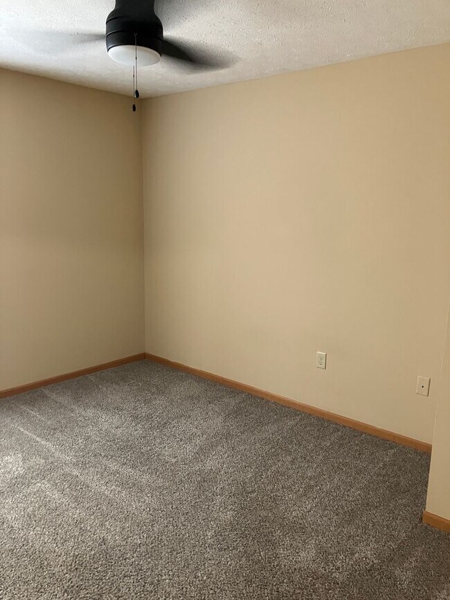 Building Photo - 1046 Laurel Tree Ct